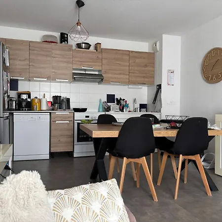 Apartment De *